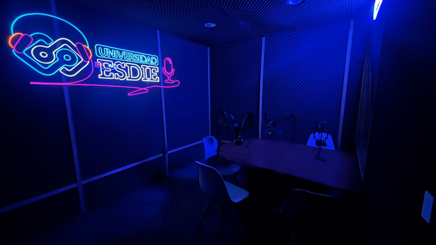 Cabina de radio de Universidad ESDIE