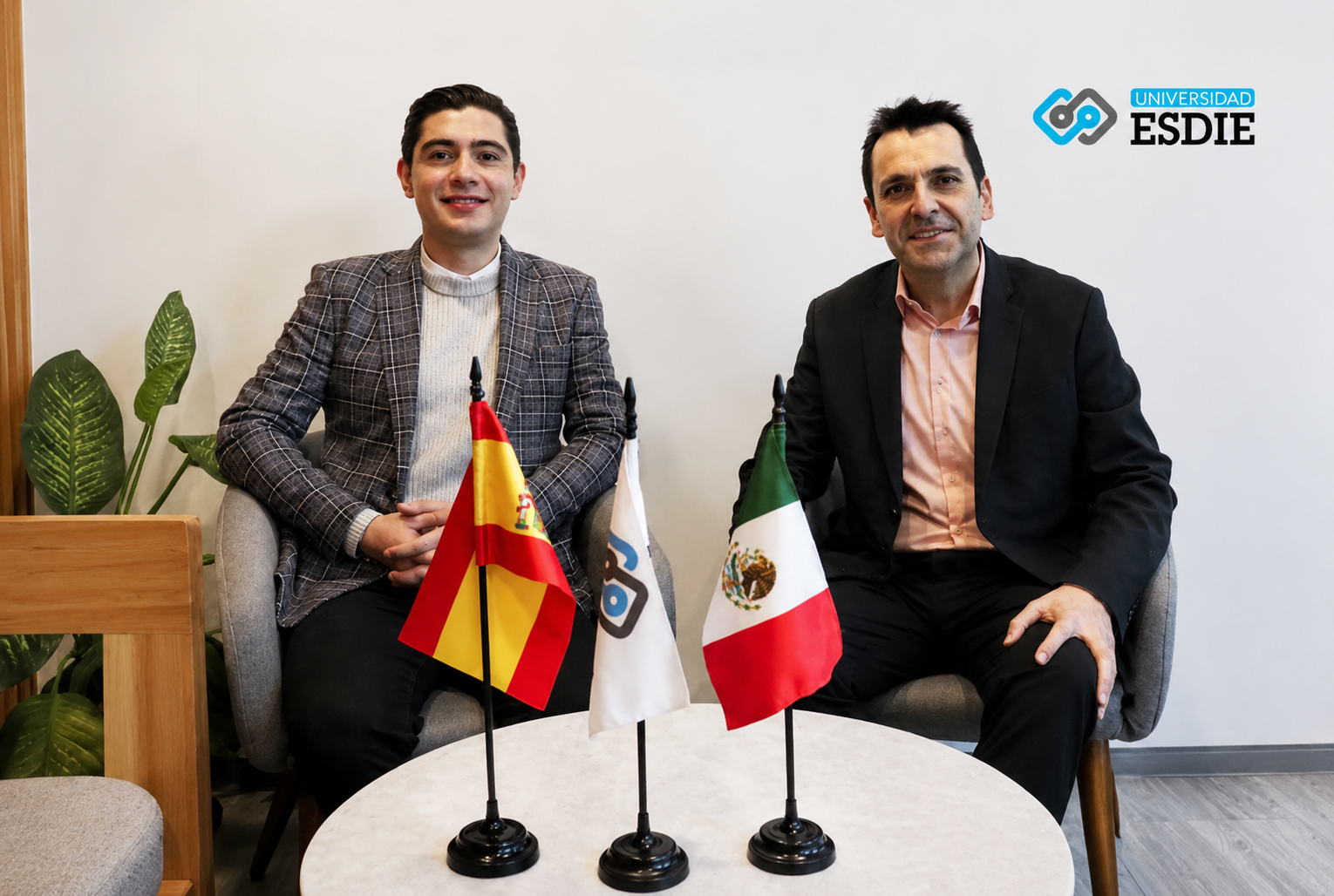 Fermín Carrillo durante su visita a ESDIE