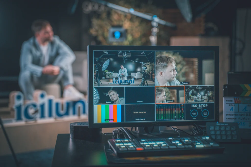Monitor de control muestra varias cámaras en una producción de video