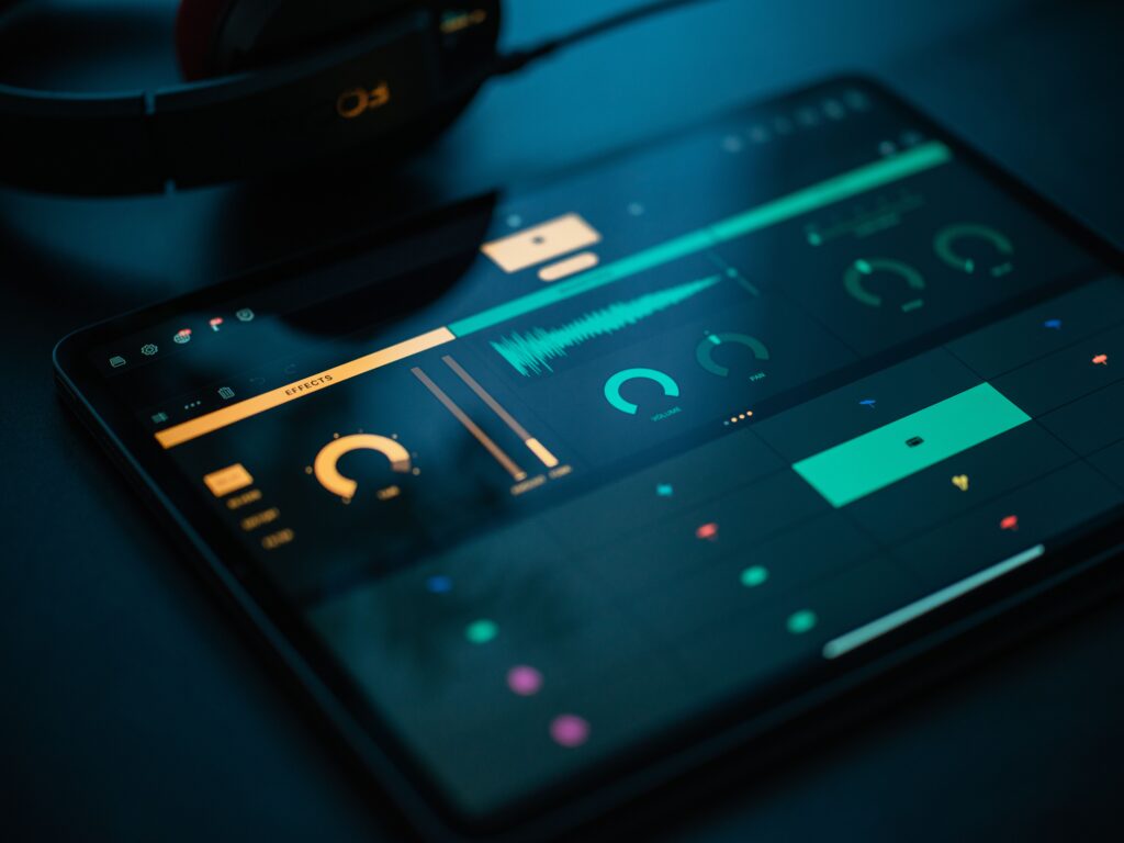 Tableta con una aplicación de edición y mezcla de música